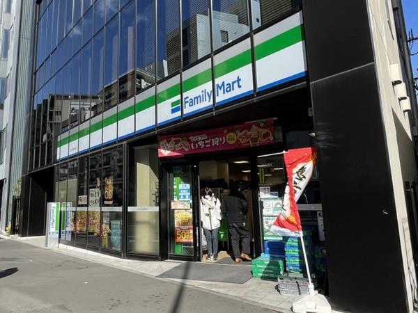 渋谷区千駄ヶ谷３丁目のマンション(ファミリーマート北参道駅前店)