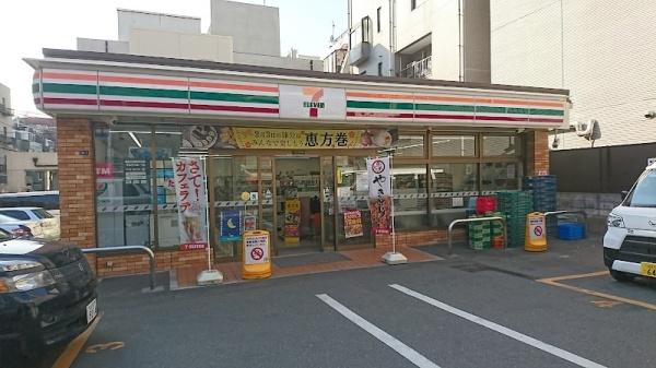 渋谷区千駄ヶ谷３丁目のマンション(セブンイレブン原宿外苑店)