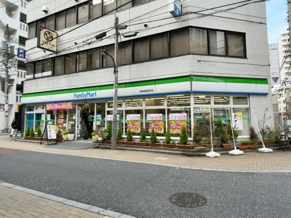 新宿区新宿１丁目のマンション(ファミリーマート新宿御苑駅前店)