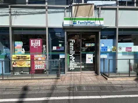 渋谷区神宮前４丁目のマンション(ファミリーマート原宿神宮前店)