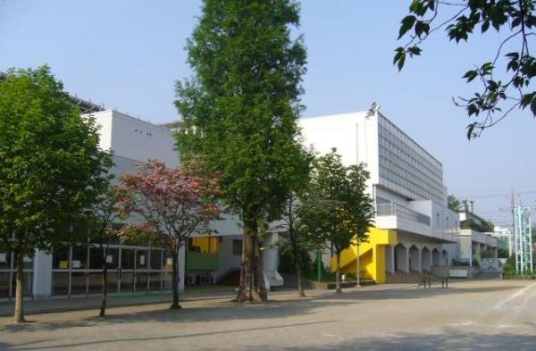 目黒区八雲３丁目のアパート(目黒区立宮前小学校)