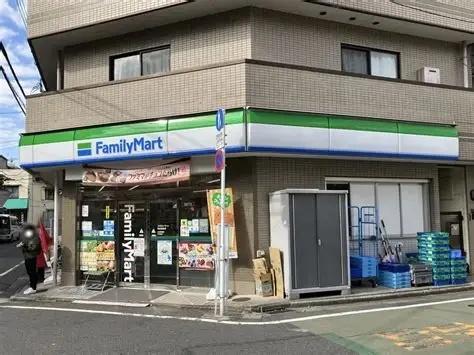 新宿区南元町のマンション(ファミリーマート四谷若葉店)