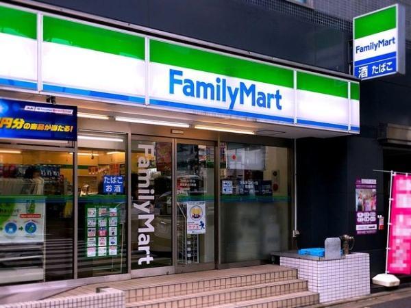新宿区東五軒町のマンション(ファミリーマート新宿新小川町店)
