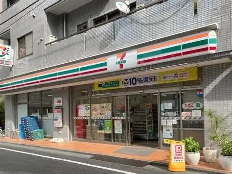 新宿区東五軒町のマンション(セブンイレブン新宿東五軒町店)
