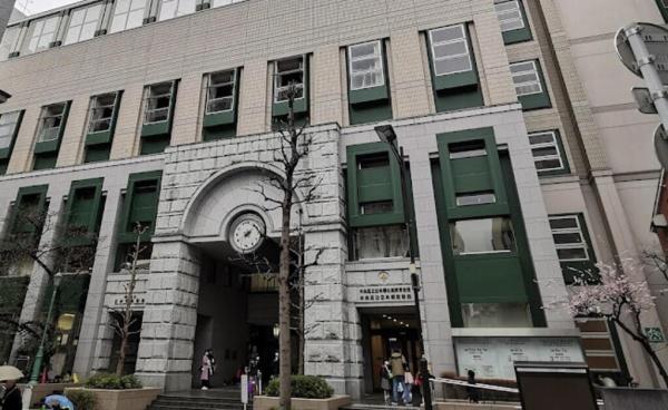 中央区日本橋堀留町１丁目のマンション(中央区立日本橋図書館)