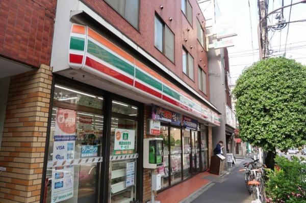 新宿区納戸町のマンション(セブンイレブン牛込北町店)