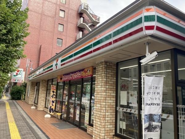 港区西麻布３丁目のマンション(セブンイレブン港区広尾駅北店)
