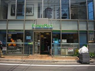 渋谷区神宮前５丁目のマンション(ファミリーマート神宮前店)