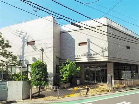 渋谷区富ヶ谷２丁目のマンション(渋谷区立富ヶ谷図書館)
