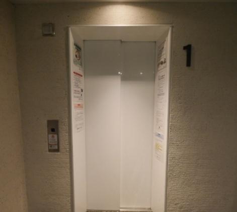 渋谷区神宮前３丁目のマンション