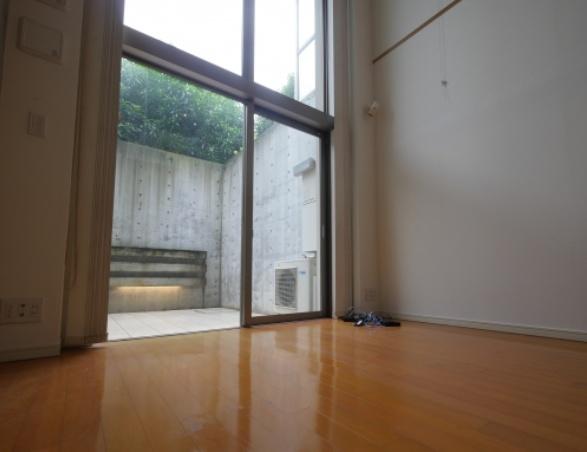 渋谷区神宮前３丁目のマンション