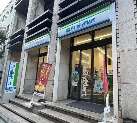 渋谷区神宮前３丁目のマンション(ファミリーマート渋谷原宿通り店)