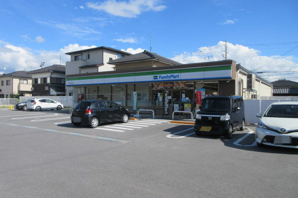Ｉｍｐｅｒｉａｌ　３(ファミリーマート　大戌亥店)