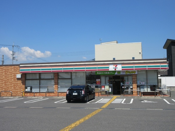 ヴィラ・ノースポール(セブンイレブン近江宇賀野店)