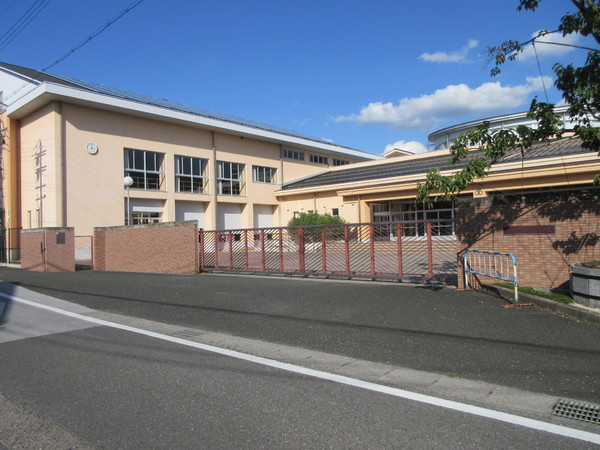 フォレストパーク・七番館(長浜市立湯田小学校)