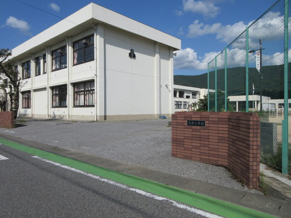 小野寺町貸家(長浜市立浅井小学校)
