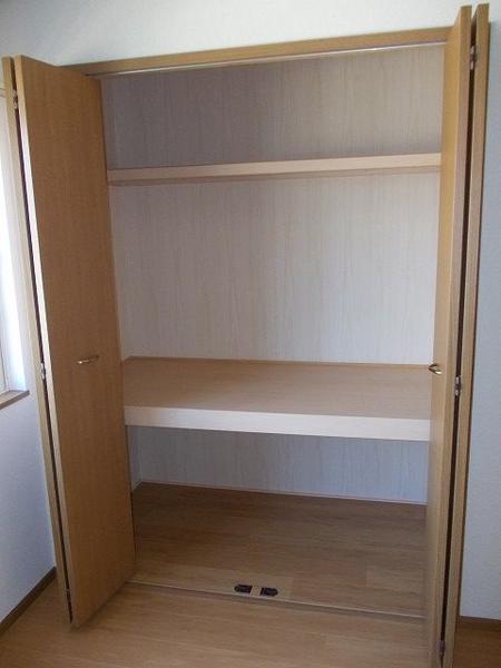 パレ・ノール1(収納)