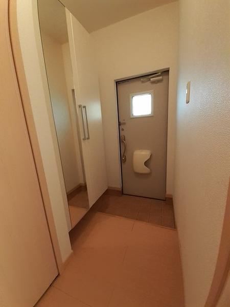 HOLYGLITTER T.J(玄関)