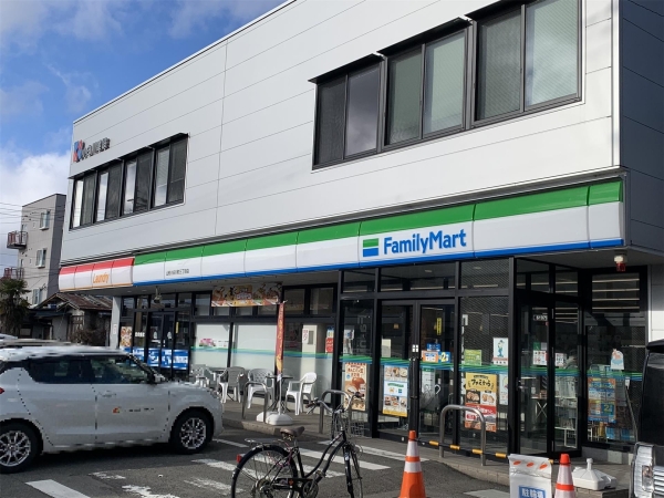 あこやコーポラス A棟(ファミリーマート山形小白川町三丁目店)