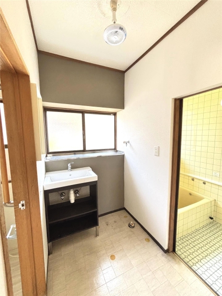 城西町3丁目貸家