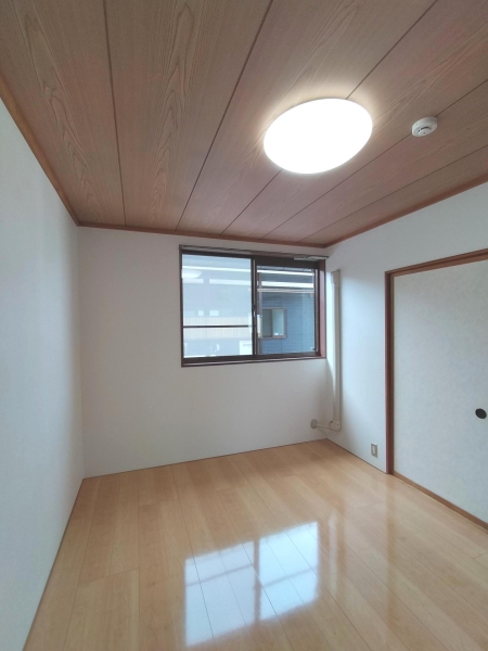 ベルゾーネ小白川B棟