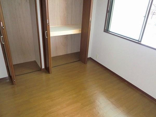アパートメント二階