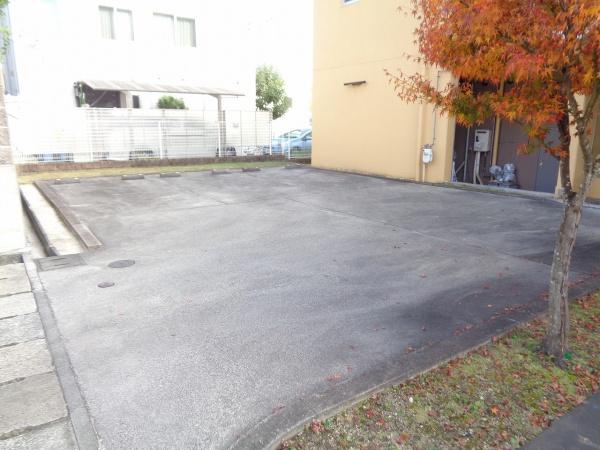 ENSOLEILLE(アンソレイユ)(駐車場)