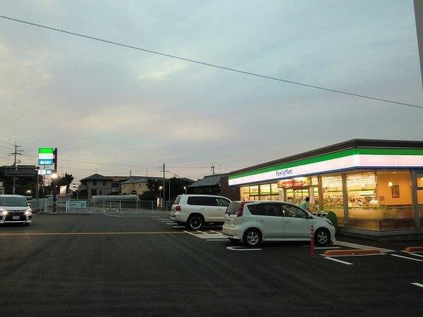 グランドパレス堀越(ファミリーマート五社インター店)