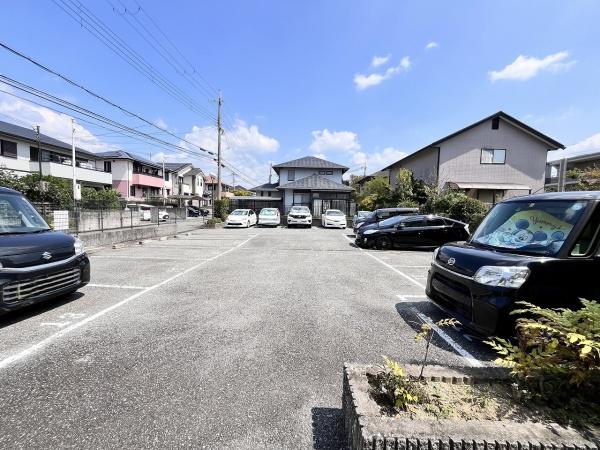 メゾンイワサカ(駐車場)
