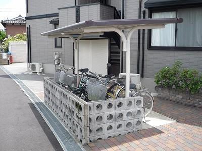 三輪アザレア