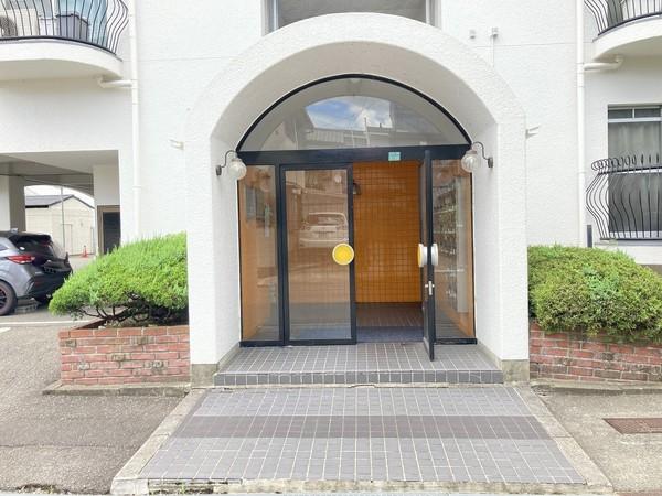 ホワイトヒルC棟(エントランス)