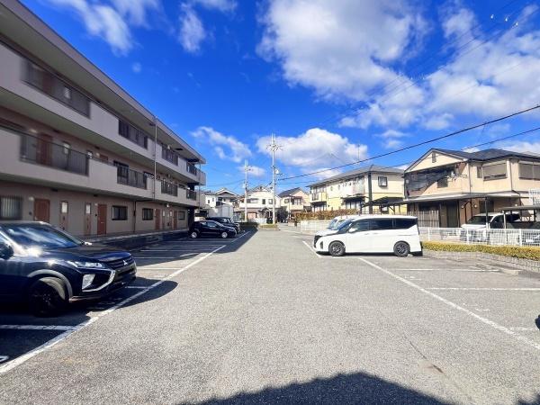 アシーネ三田天神(駐車場)