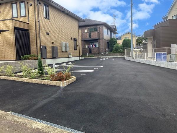 ルミエール三田(駐車場)