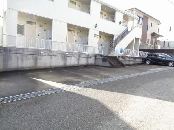 ブランシェ(駐車場)