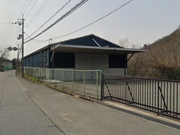 三田市藍本の倉庫