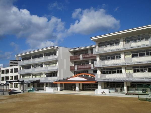 グランツ倉敷(倉敷市立倉敷東小学校)