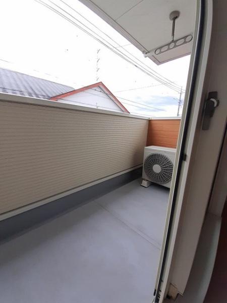 かるむ