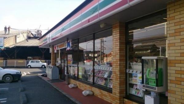 サンライズプラザ２(セブンイレブン金光学園前店)