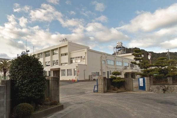 カメリア　ガーデン・ＨＡ３Ａ(浅口市立鴨方中学校)