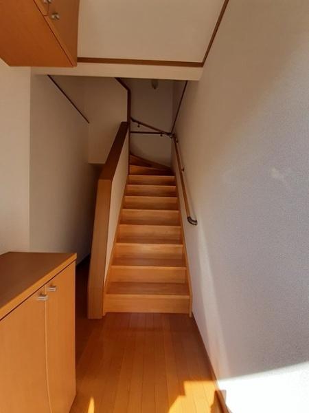 ミドルロ-ドA(玄関)