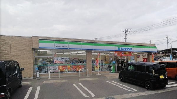サンピア植田(ファミリーマート倉敷西阿知町新田店)