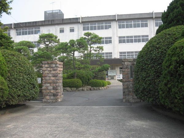 サンハイツ菊鈴(岡山県立倉敷青陵高校)