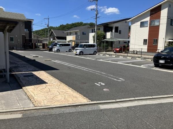 イーリオ(駐車場)