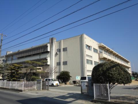 ニューシティヒラタＡ(総社市立総社小学校)