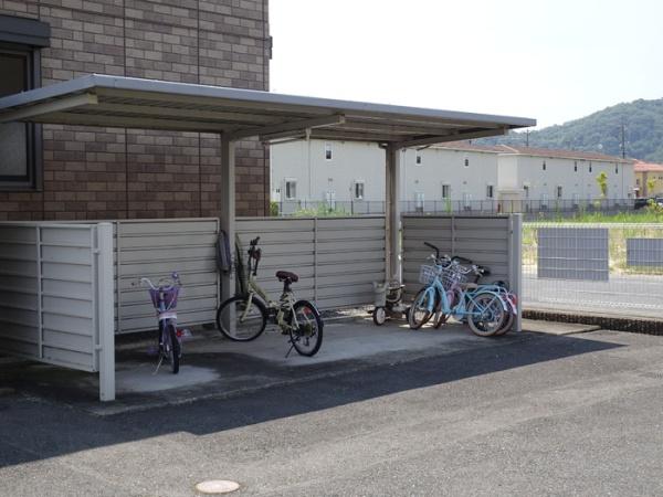 エル・プラティア　B棟