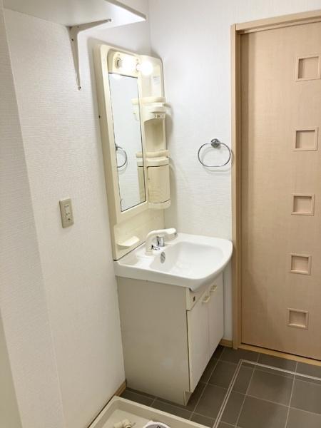 エル・プラティア　B棟