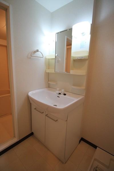 草加市栄町3丁目のマンション(洗面台・洗面所)