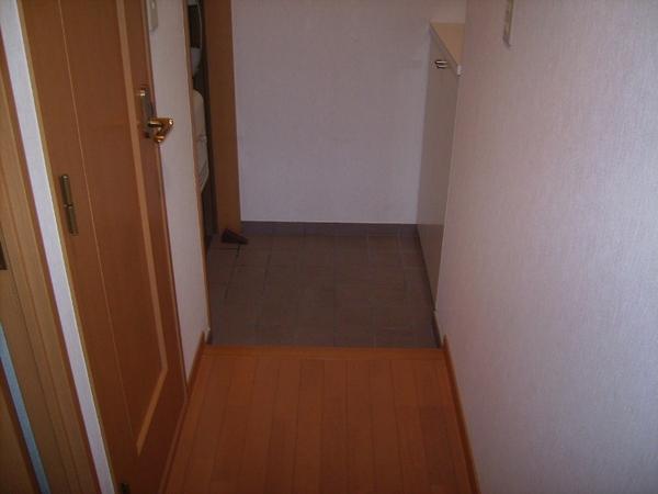 草加市栄町3丁目のマンション(玄関)