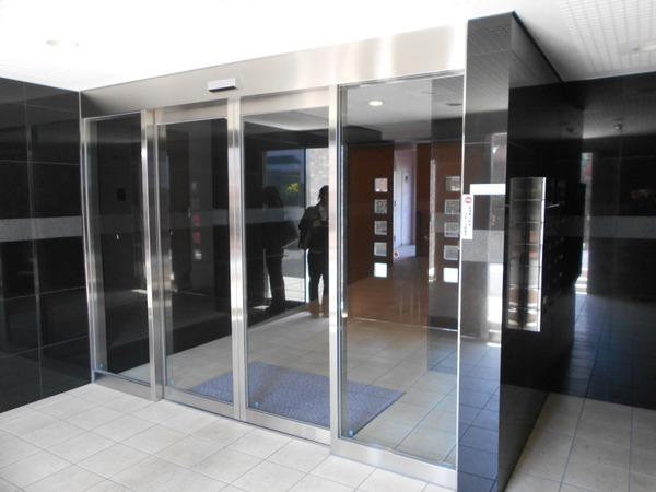 草加市栄町3丁目のマンション(エントランス)