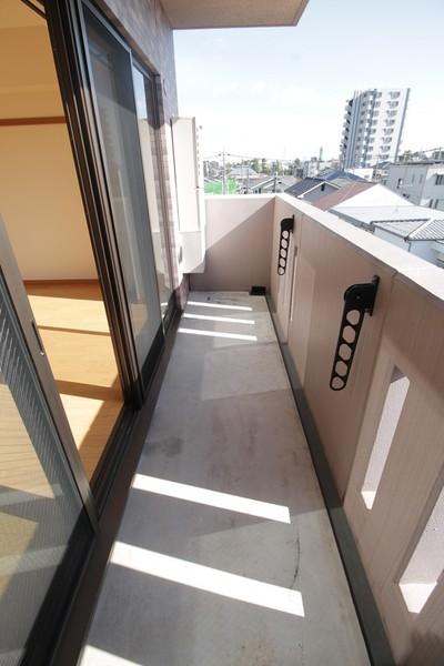 草加市栄町3丁目のマンション(バルコニー)